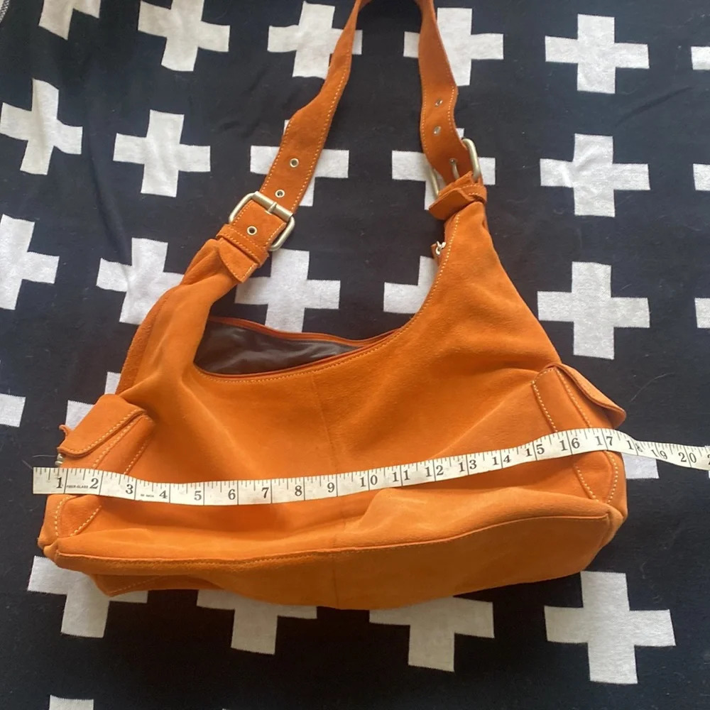 Orange suede shoulder bag with an organic rustic look - Picture 7 of 12